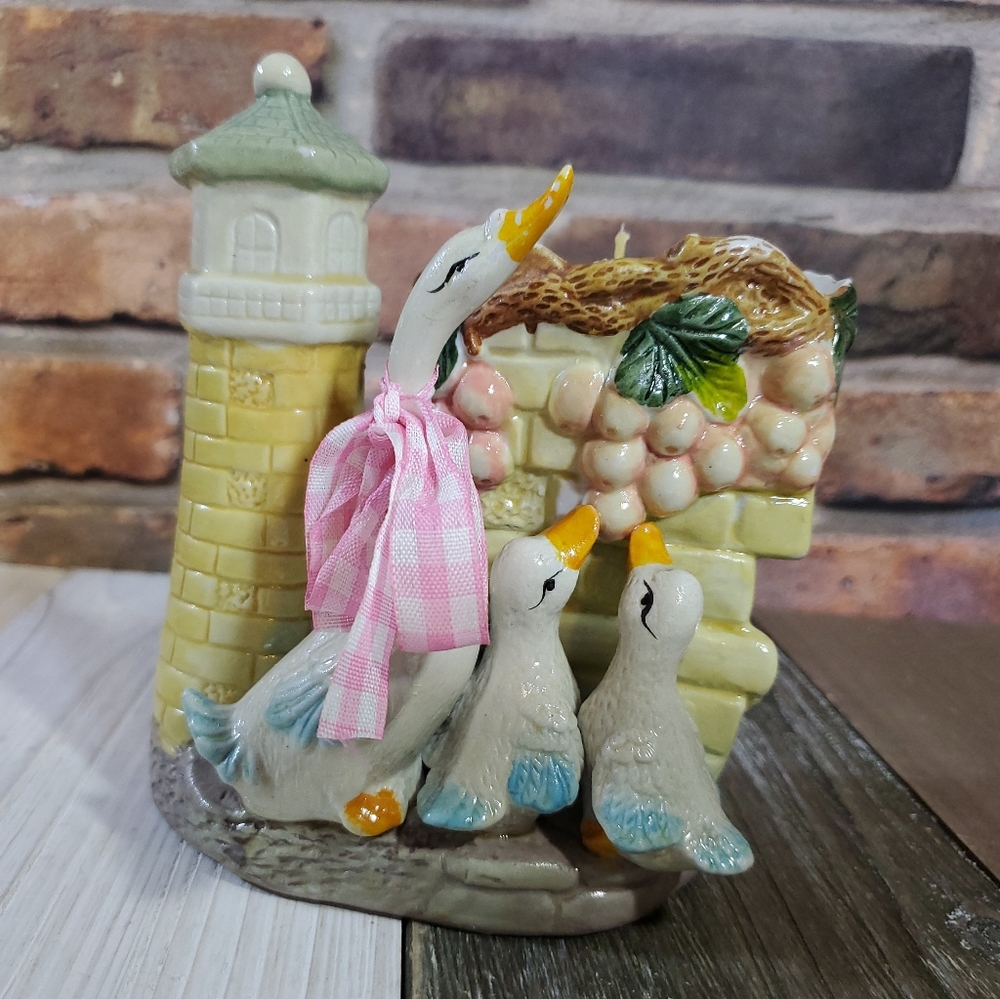 6" Ceramic Candle Holder Swans Grape